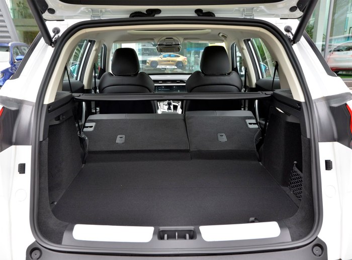 Geely Atlas Pro 2021 багажник