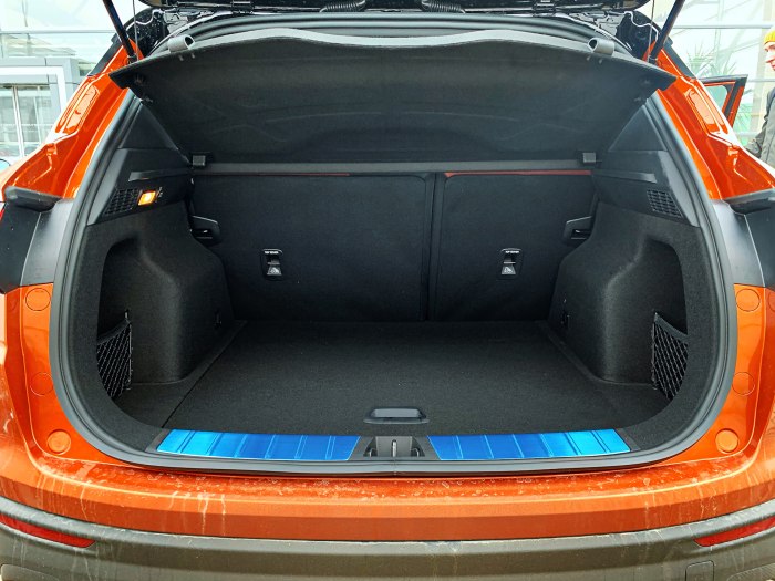 Tugela Geely 2023 багажник
