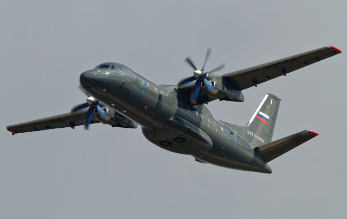 АН-140 военно-транспортный самолёт