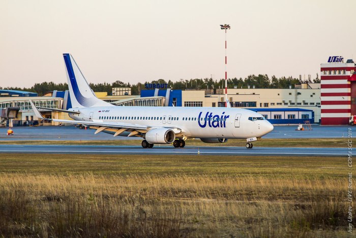 Самолёт Боинг 737-800 ютеир