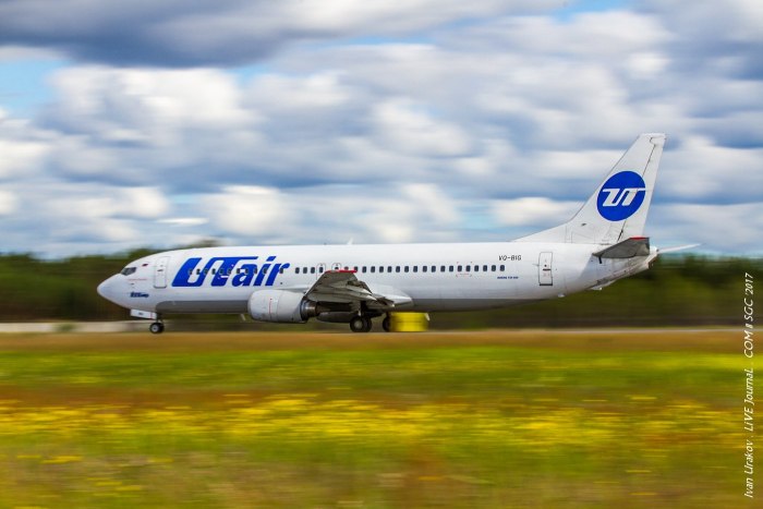 Boeing 737-400 UTAIR