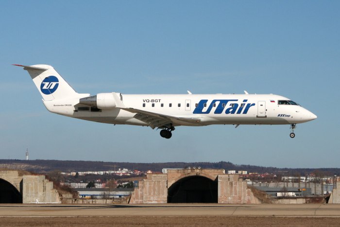 CRJ 200 UTAIR