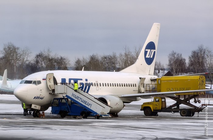 Boeing 737 UTAIR