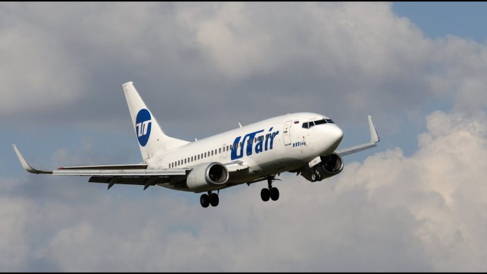 Самолёт Боинг 737 500 ЮТЭЙР
