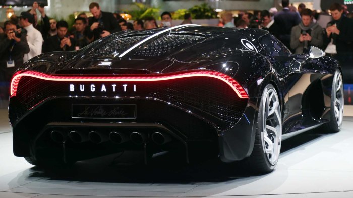 Машина Bugatti la voiture noire