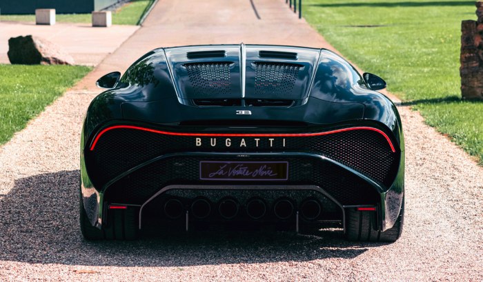 Бугатти la voiture noire 2021