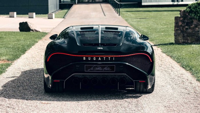 Бугатти la voiture noire 2021