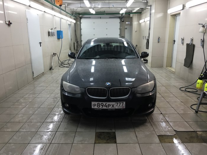 БМВ 5 на мойке