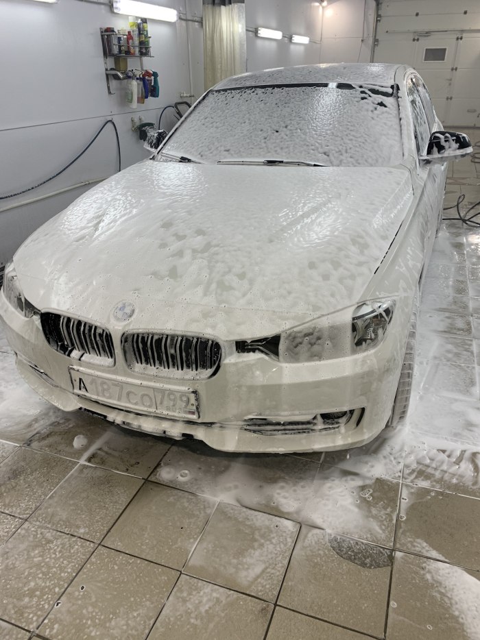 BMW на мойке