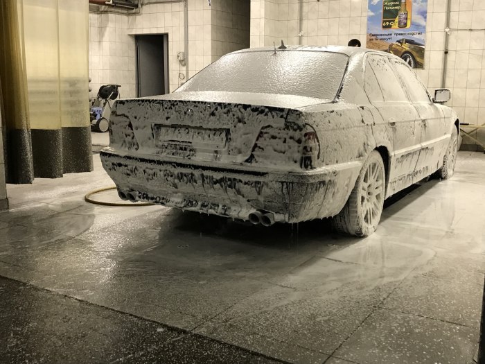 BMW 7 Series e38 в мойке