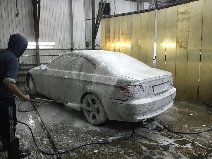 BMW на мойке