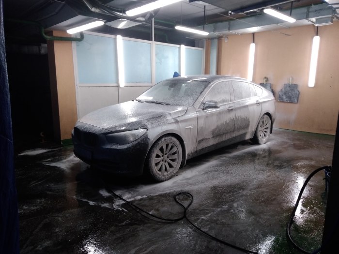 БМВ на автомойке