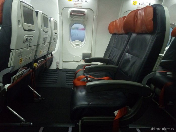 Boeing 737-900 салон