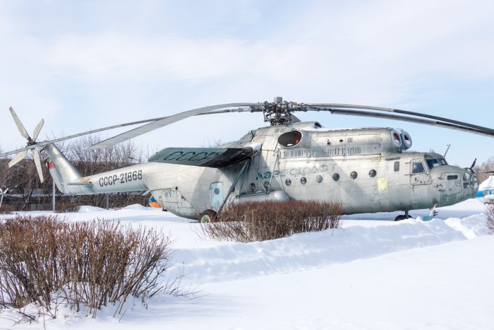 Кабина бортрадиста ми-6