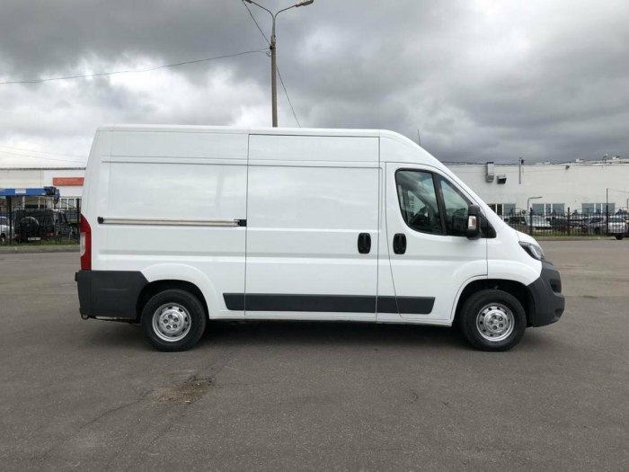 Peugeot Boxer белый