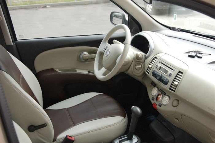 Nissan Micra 2005 салон