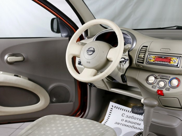 Nissan Micra 2004 салон