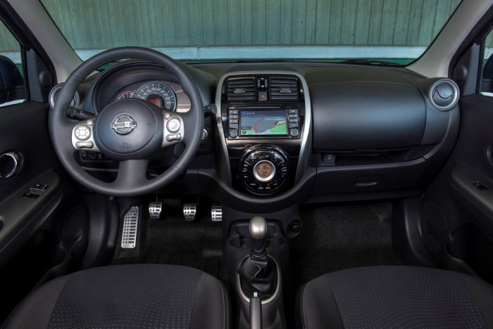 Nissan Micra 2010 салон