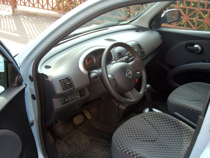 Nissan Micra 2010 салон