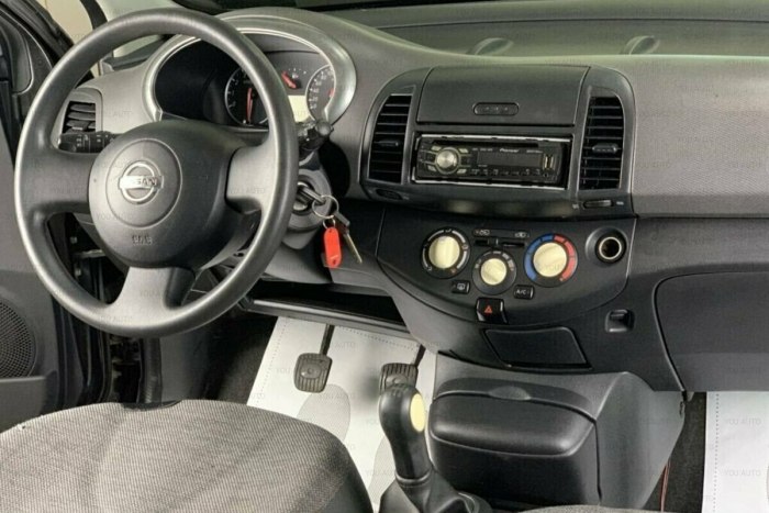 Nissan Micra 2008 салон