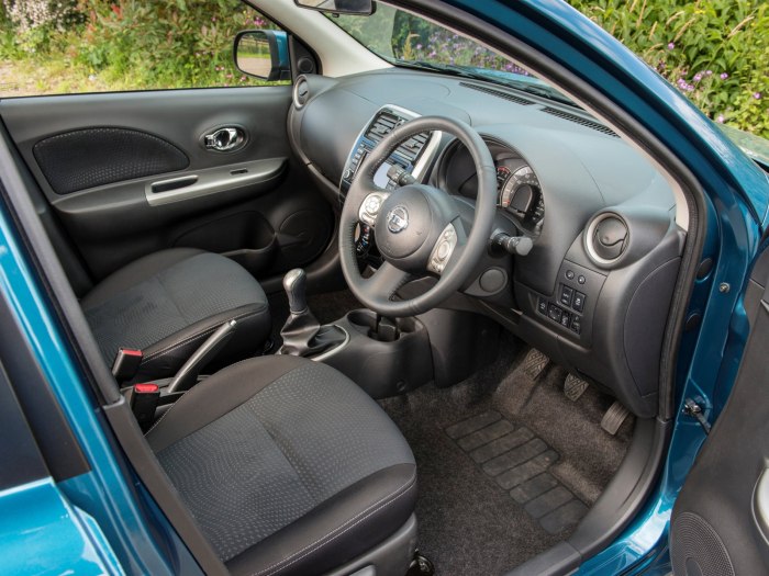 Nissan Micra 2010 салон