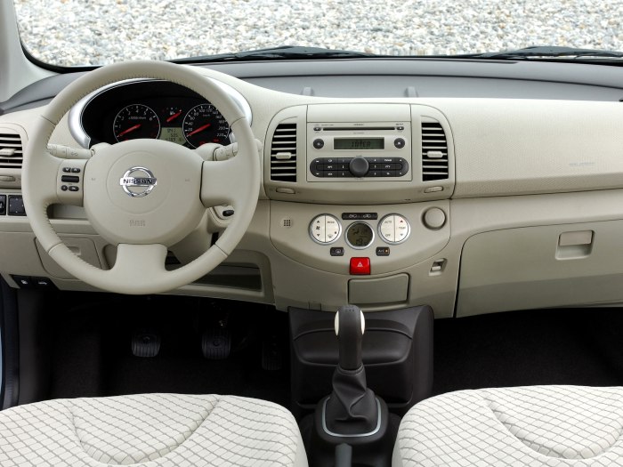 Nissan Micra 2006 салон