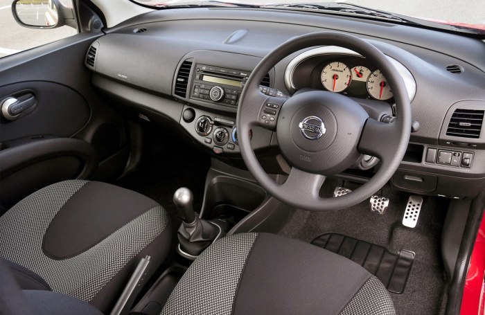 Nissan Micra 2008 салон