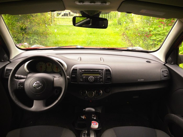 Nissan Micra 2010 салон