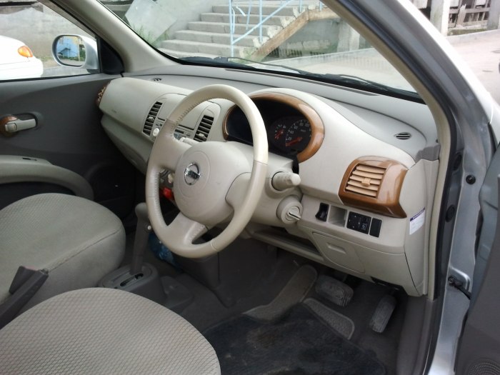 Nissan March 2002 салон