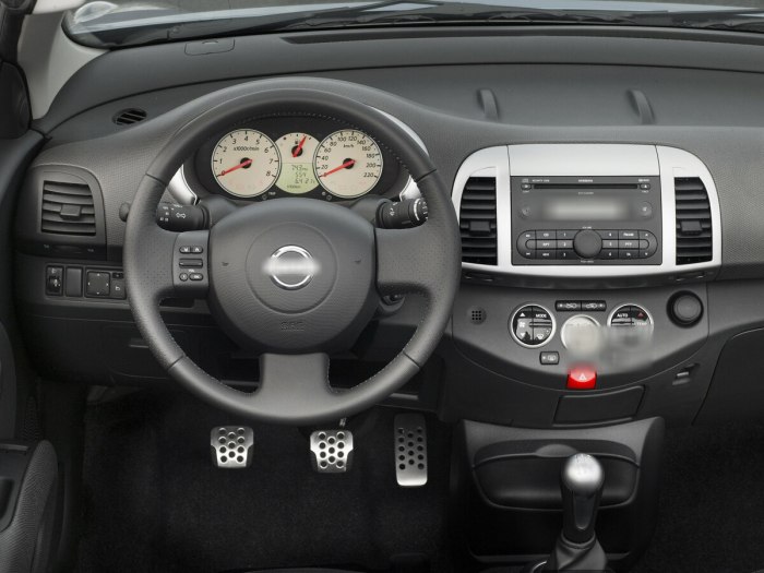 Nissan Micra 2007 салон