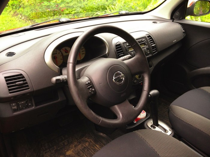Nissan Micra салон