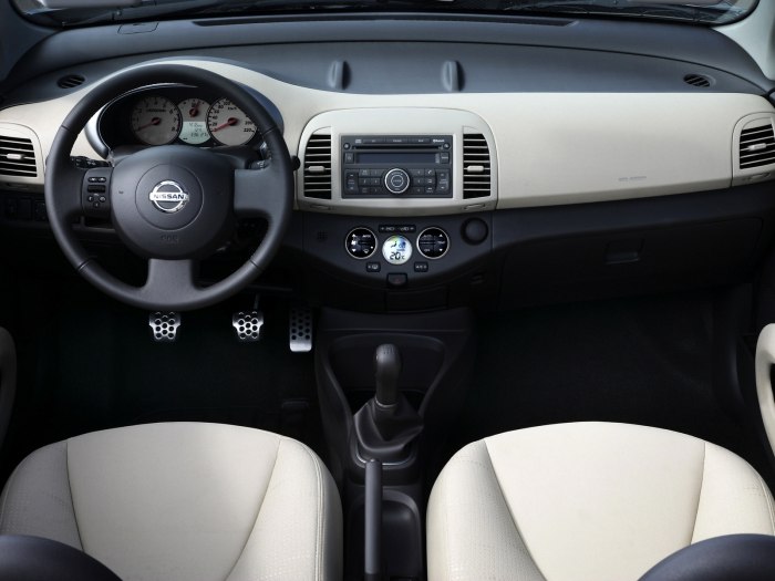 Nissan Micra 2010 салон