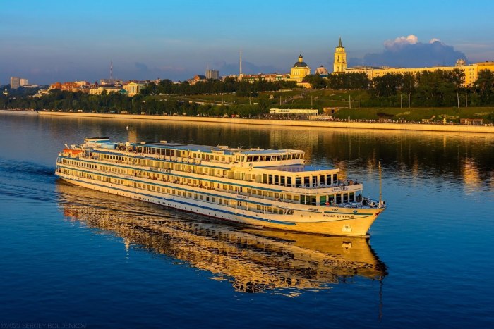 Теплоход Кама Пермь