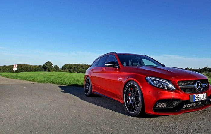 Мерседес c63 AMG красный