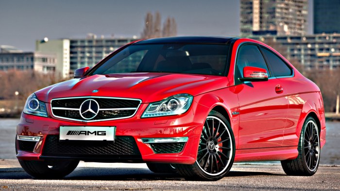 Мерседес-Бенц c63 AMG