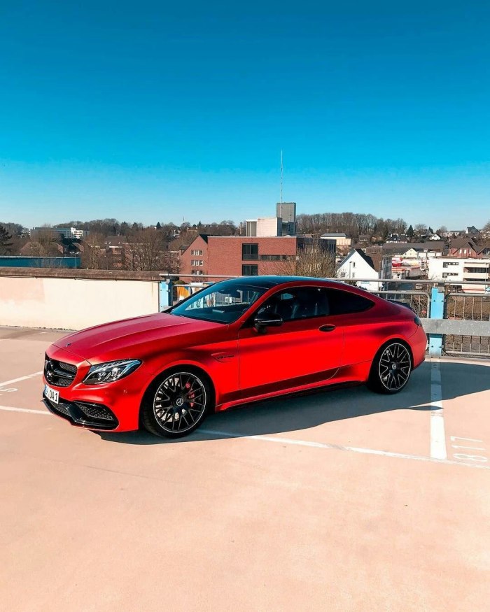 Мерседес-Бенц s63 AMG красный