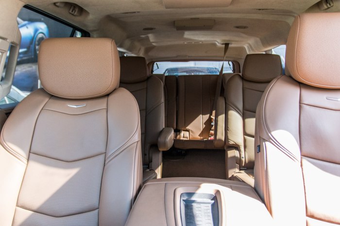 Cadillac Escalade салон белый