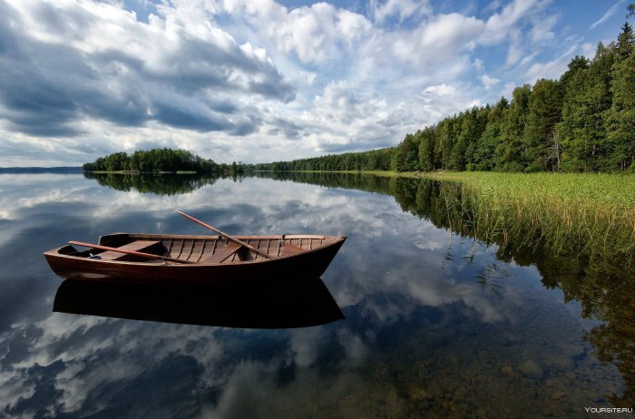 Лодка на озере