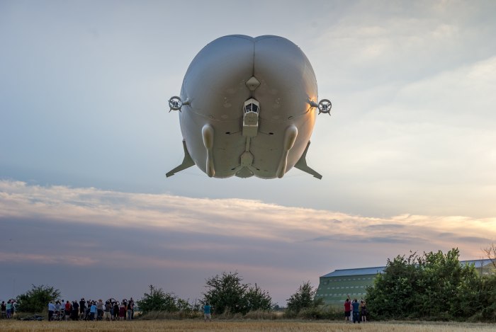 Зад самолета