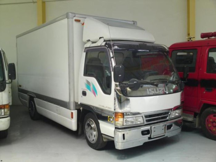 Isuzu Elf 2000