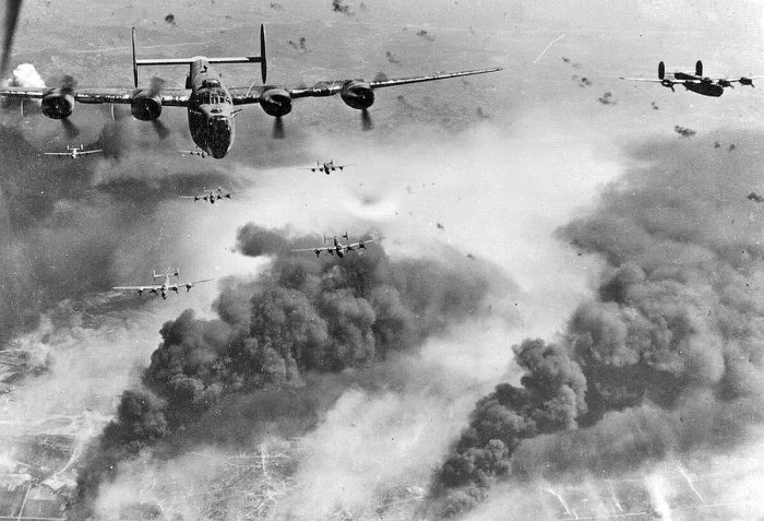 Бомбежка самолеты война 1941-1945