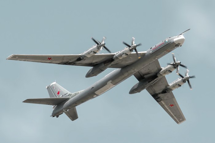 Ту-95 бомбардировщик