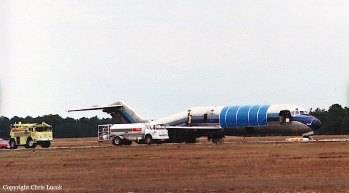Модель самолёта ДС-9