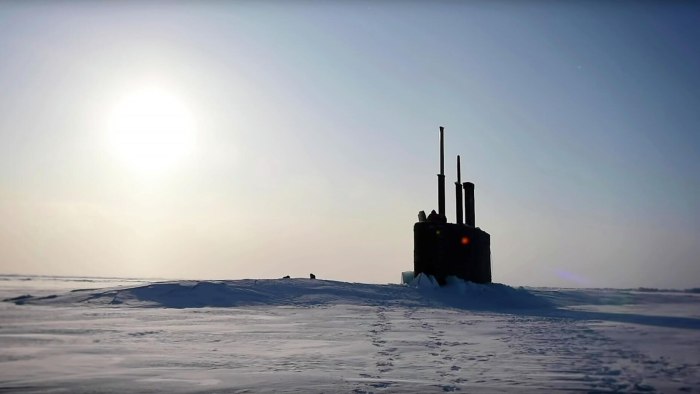 Всплытие 3 подводных лодок в Арктике