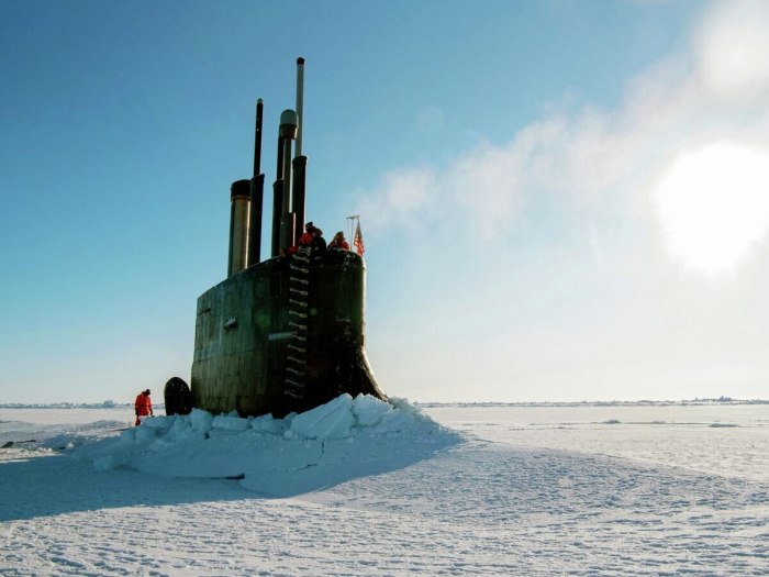 Подводная лодка в Арктике