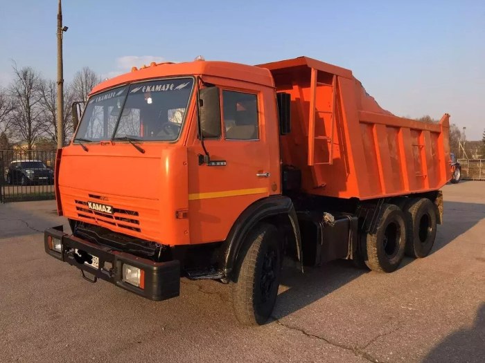 КАМАЗ 55111 самосвал оранжевый