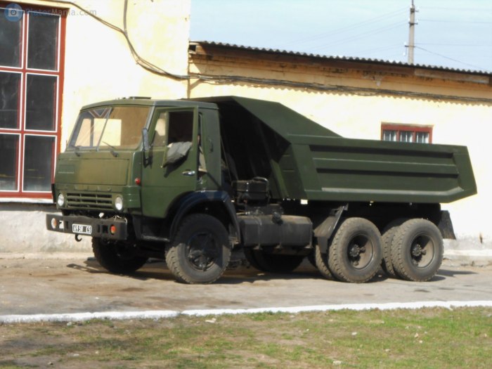 Военный самосвал КАМАЗ 55111