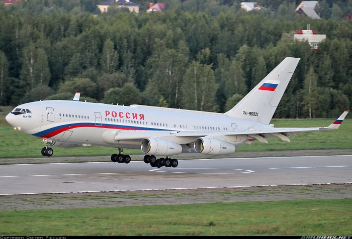 Ил 96 300