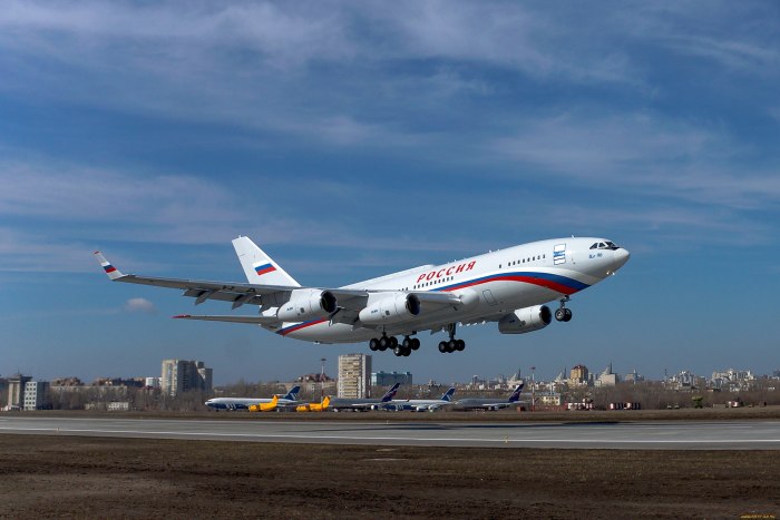 Самолет ил-96-400впу