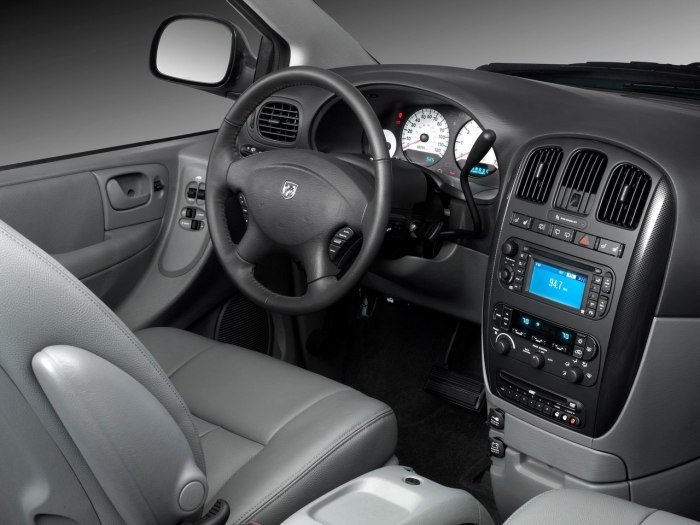 Dodge Grand Caravan салон 2002
